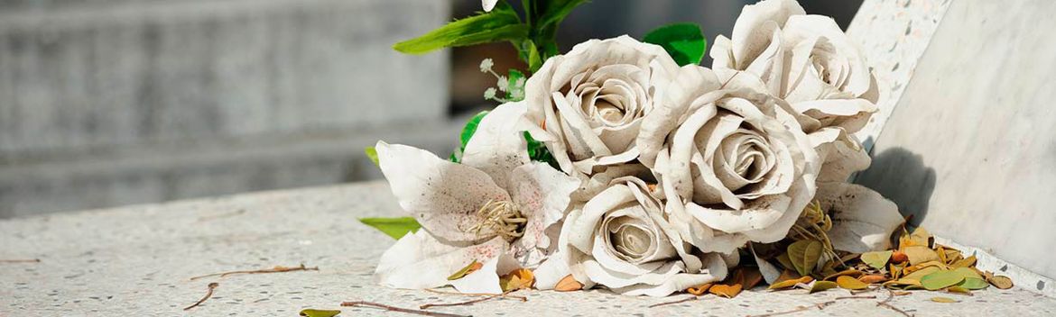 Chabel Arte Floral arreglo floral de rosas blancas
